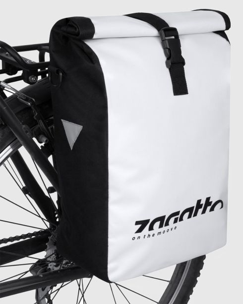Sakwa rowerowa boczna na bagażnik, biała "On the Move" ZG736 - zdjęcie główne, na rowerze